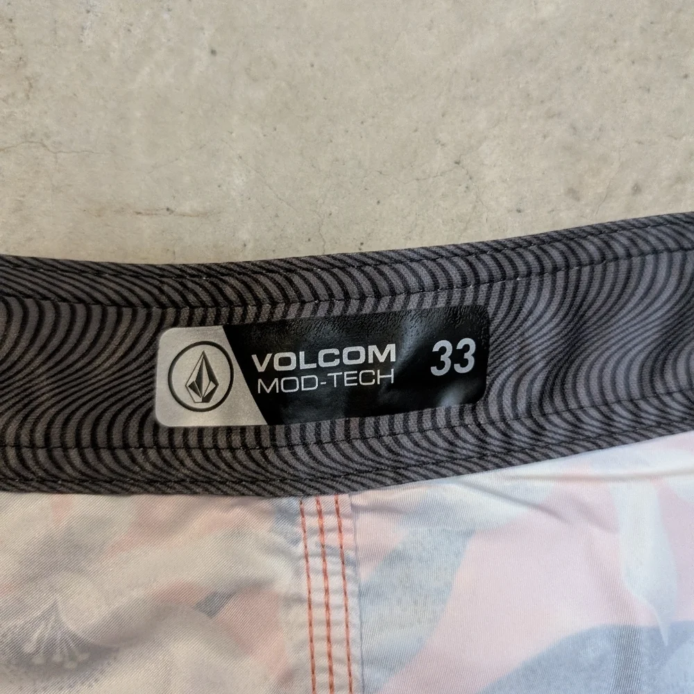 Volcom Mod-Tech Wave Pattern Shorts Men's 33 - Picture 3 of 5